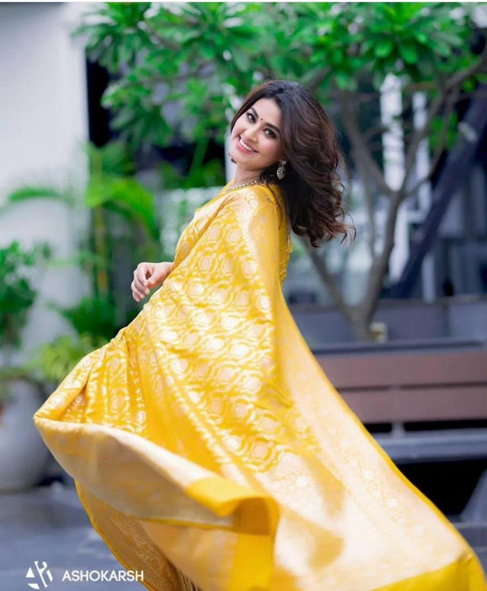 Beautiful Zari Work In the Form Of Traditional Motifs Beautiful Saree
