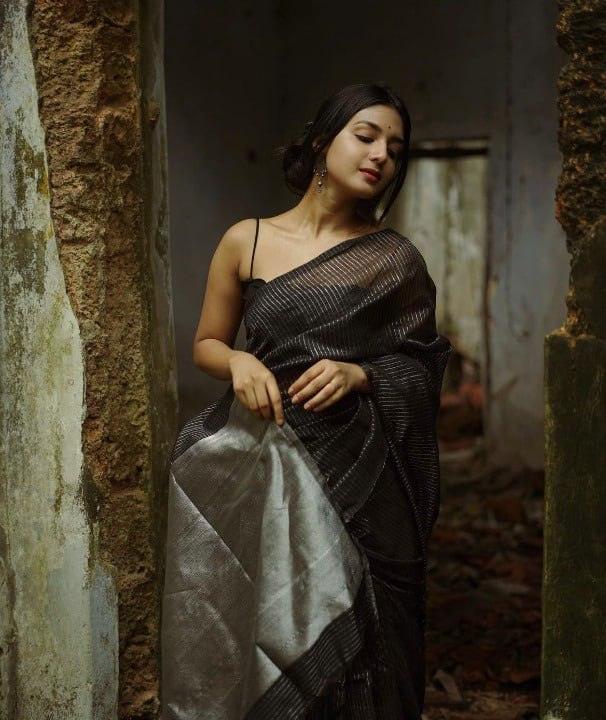 Best Combination Of black saree and silver zari