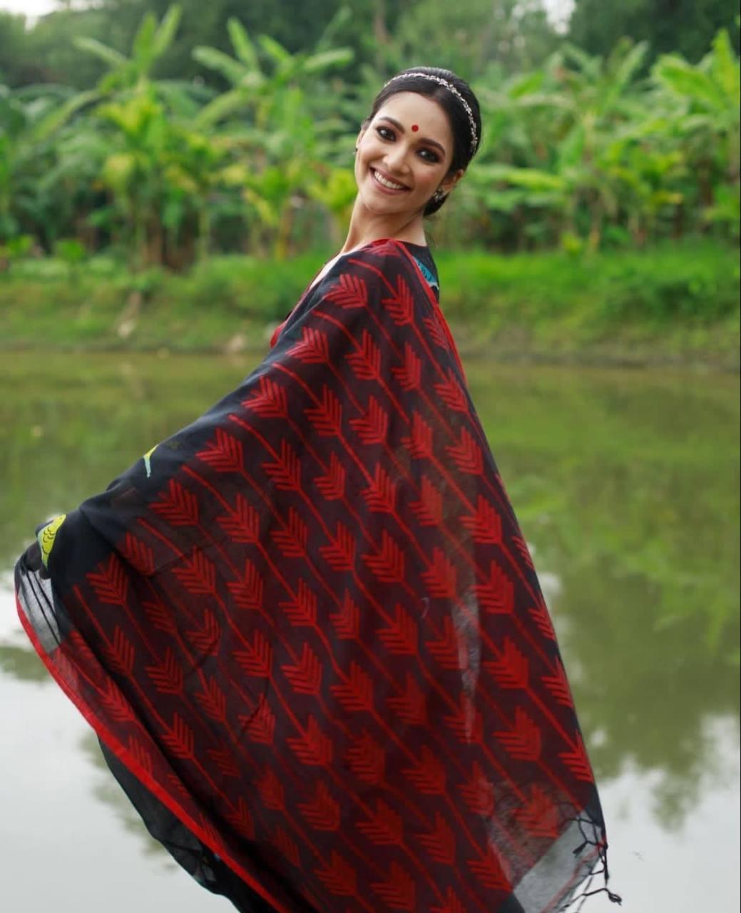 Black Bird Plain Linen Saree - Ibis Fab