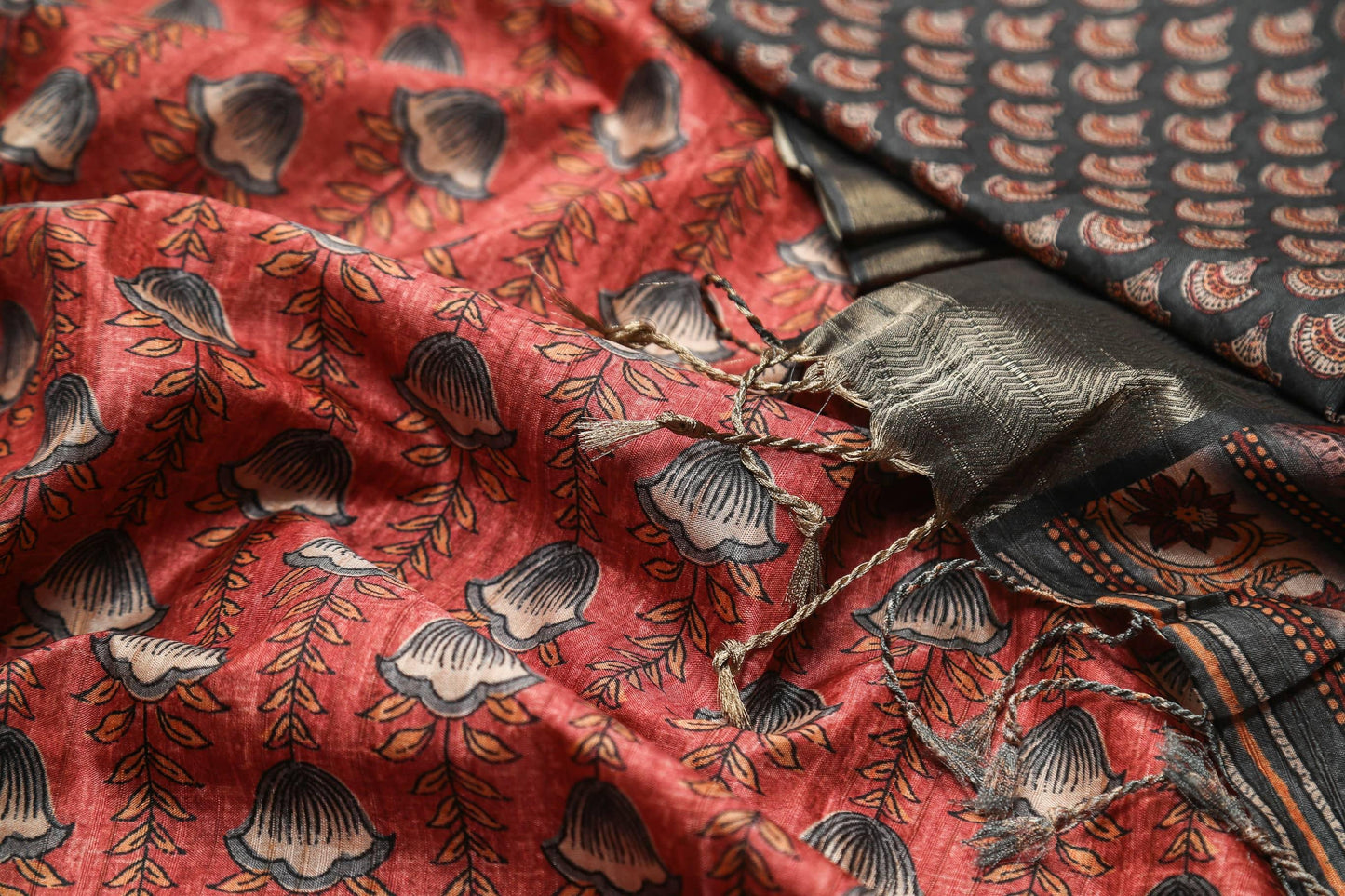 Captivating Red Colored Cotton Linen Designer Printed Saree - Ibis Fab