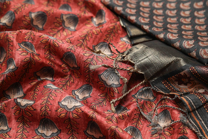Captivating Red Colored Cotton Linen Designer Printed Saree