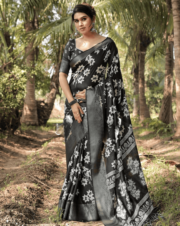 Demanding Black Colored Jacquard Silk Saree With Zari Border Blouse
