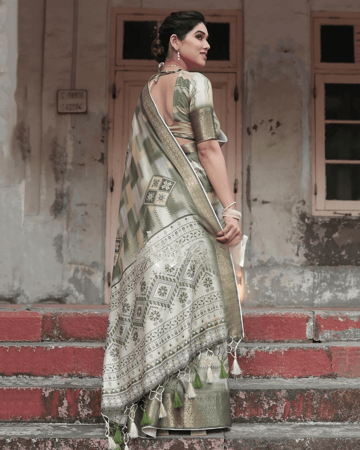 Demanding Light Green Colored Jacquard Silk Saree