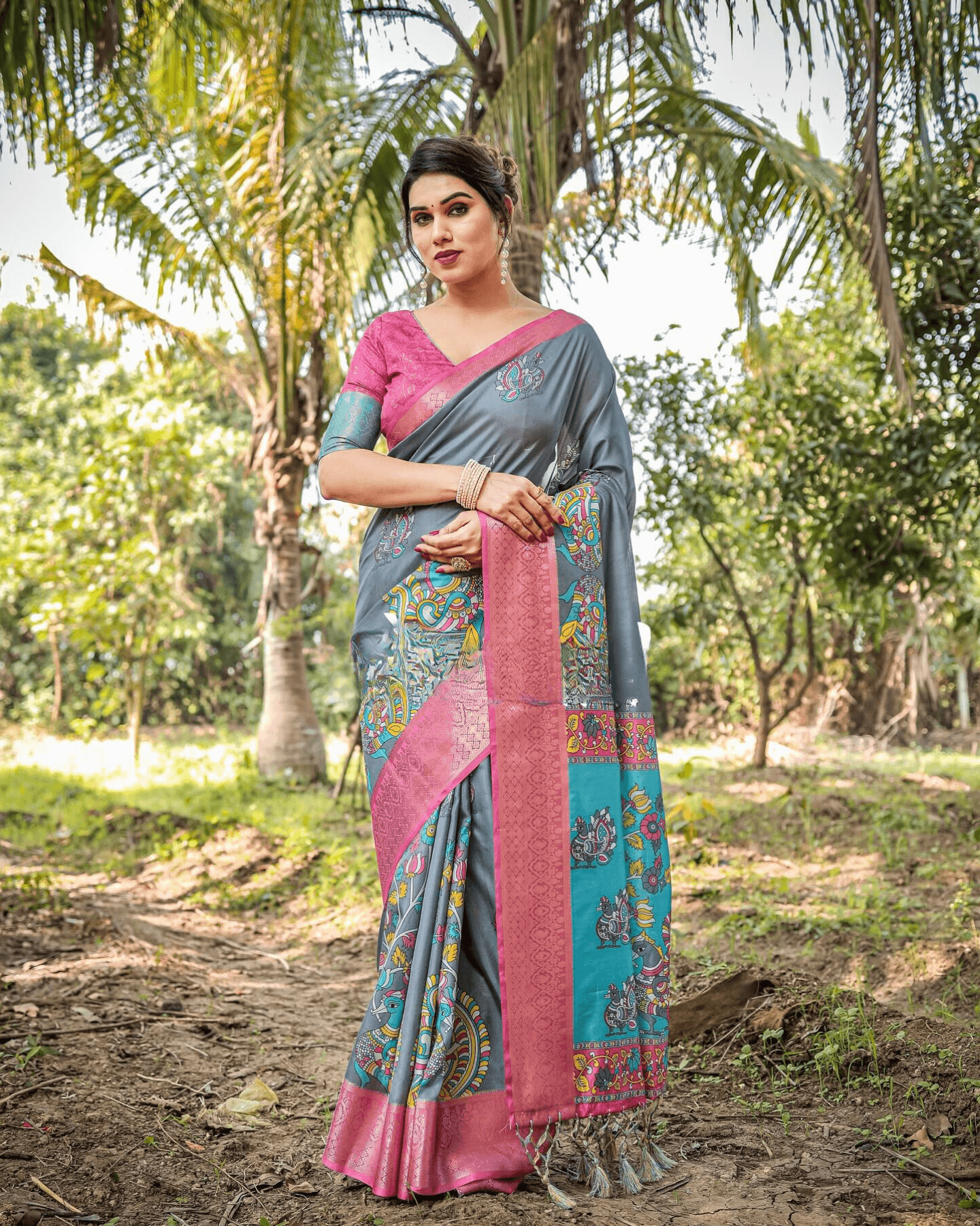 Flaunt Gray Colored Jacquard Silk Saree With Zari Border Blouse - Ibis Fab