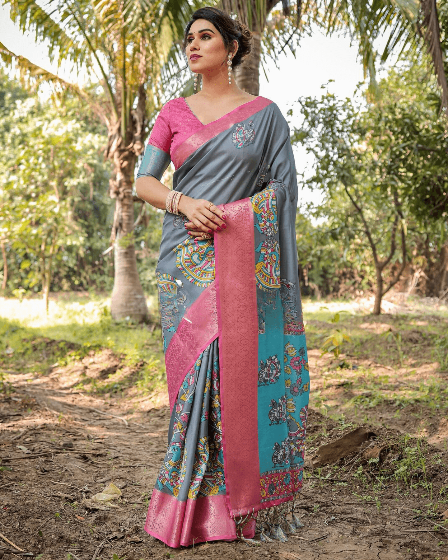 Flaunt Gray Colored Jacquard Silk Saree With Zari Border Blouse - Ibis Fab