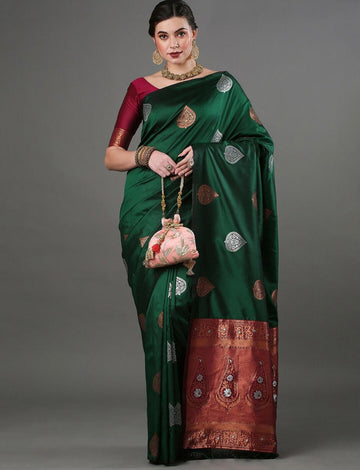 Luxurious Green Jacquard Saree – Elegant Traditional Wear for Festivals & Celebrations