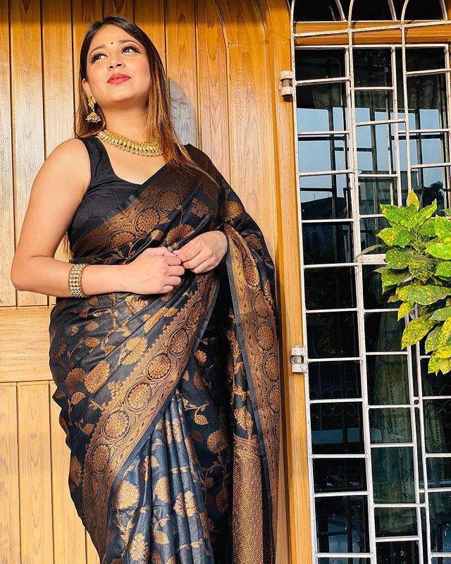 jacquard Saree with Floral Woven Motifs