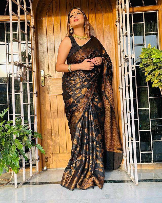 jacquard Saree with Floral Woven Motifs