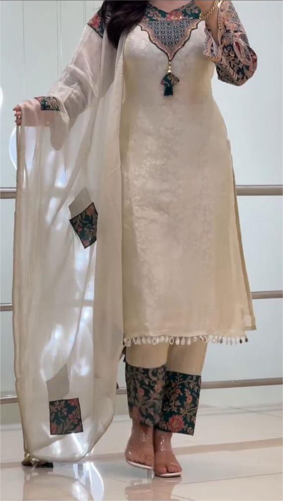 Jumkha Pure Banarasi Weaving Suit Set with Dupatta & Bracelet