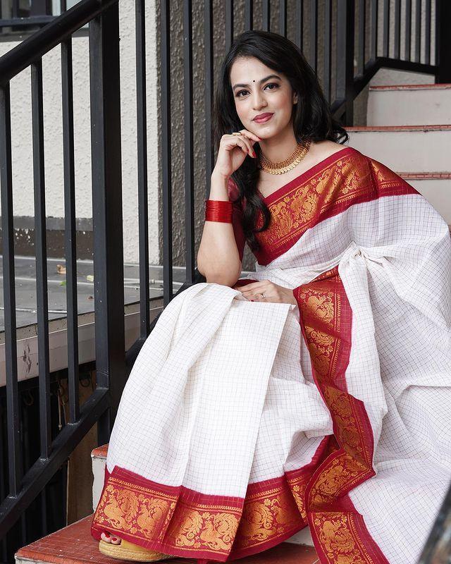 White And Red Checks Weaving Soft Silk Saree - Ibis Fab