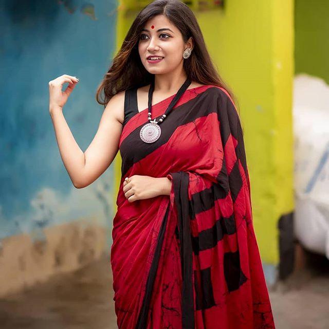 Opulent Red Colored  Festive Printed  Pure Linen Saree
