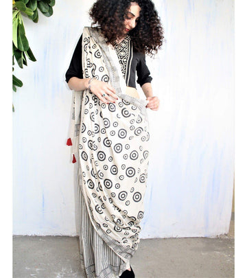Refreshing White And Black  Colored  Festive Wear Printed  Pure Linen Saree