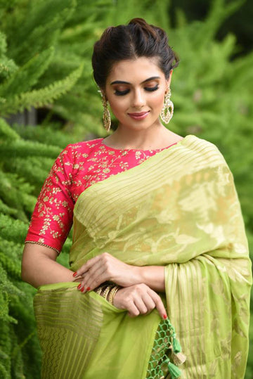 Wonderful Women's Green Colour Pure Linen Saree With Blouse Piece