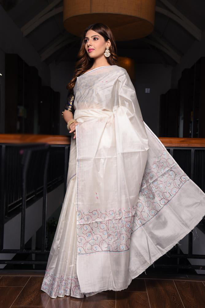 Opulent Women's White Colour Pure Linen Saree With Blouse Piece