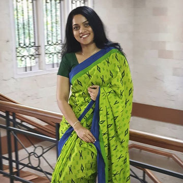 Surpassing  Parrot Green Colored Pure Linen Printed  Saree