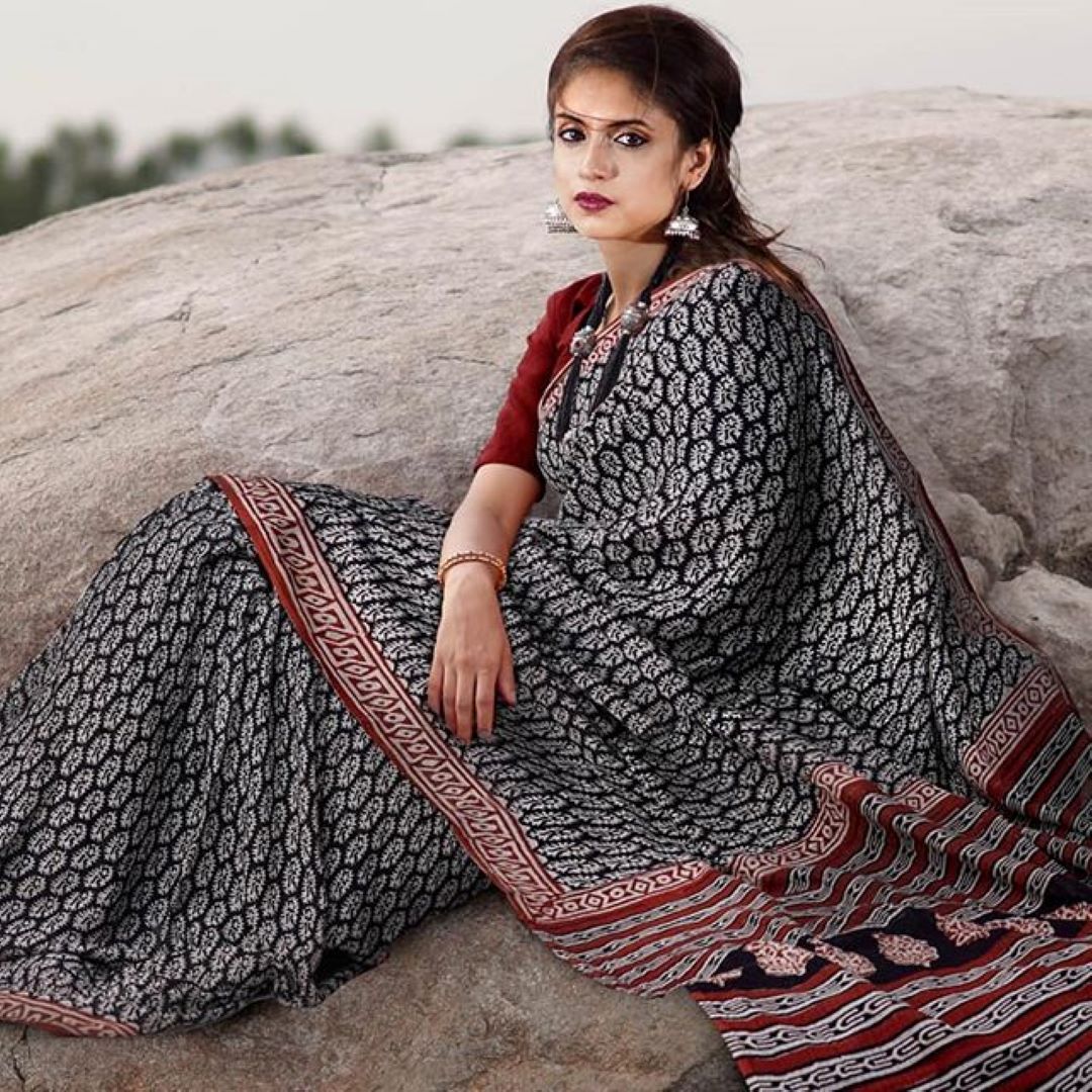 Radiant Black And Red  Colored Party Wear Pure Linen Printed Saree