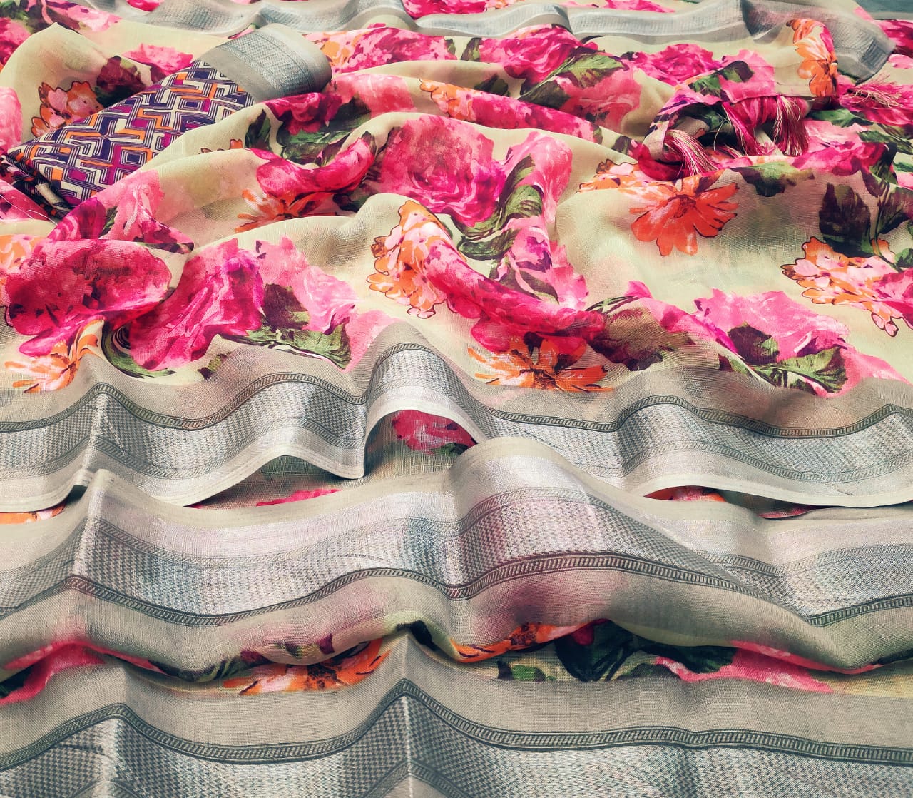 Elegant Beige  Colour Women's Pure Linen Saree With Unstiched Blouse Piece