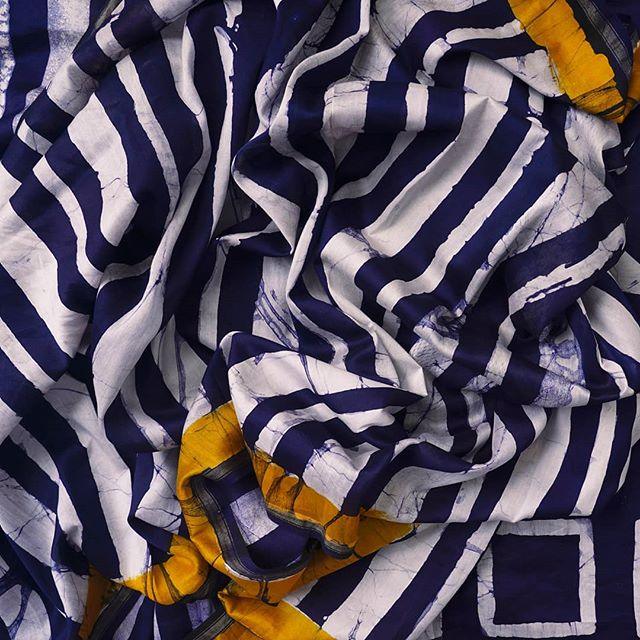 Alluring Night Blue And White Colored  Festive Printed  Pure Linen Saree