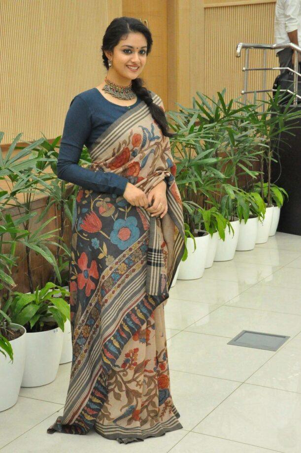 Beige colored Flowered Linen Designer Printed Saree