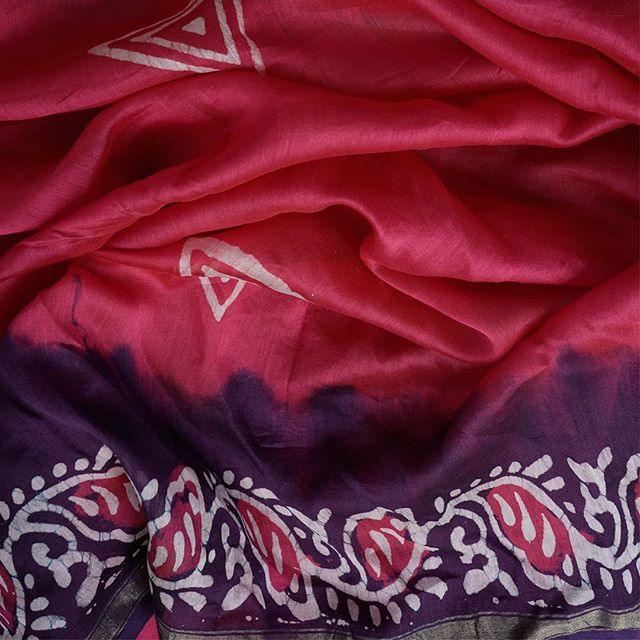 Demanding Pink Colored  Festive Printed  Pure Linen Saree