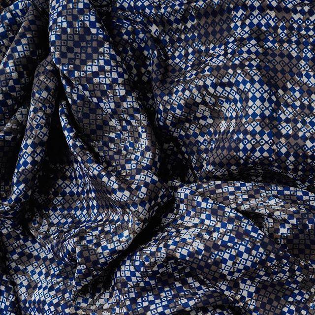 Flaunt Navy Blue Colored Party Wear Pure Linen Printed Saree - Ibis Fab