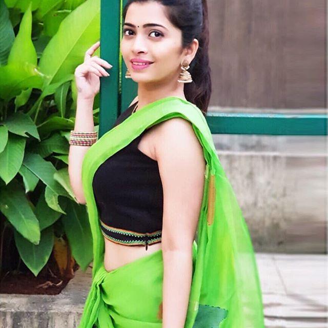 Hypnotic Parrot Green And Black Colored Party Wear Pure Linen Printed Saree - Ibis Fab