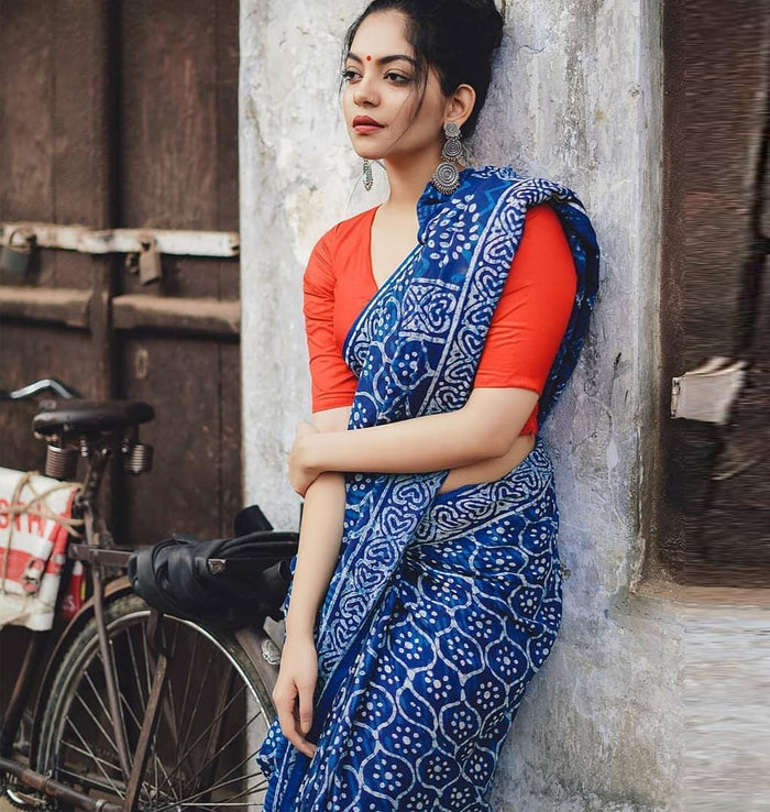 Ideal NavyBlue Colour Printed Pure Linen Saree For Women