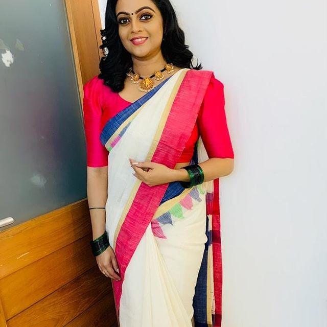 Ideal White And Pink Colored Printed Pure Linen Saree For Women - Ibis Fab