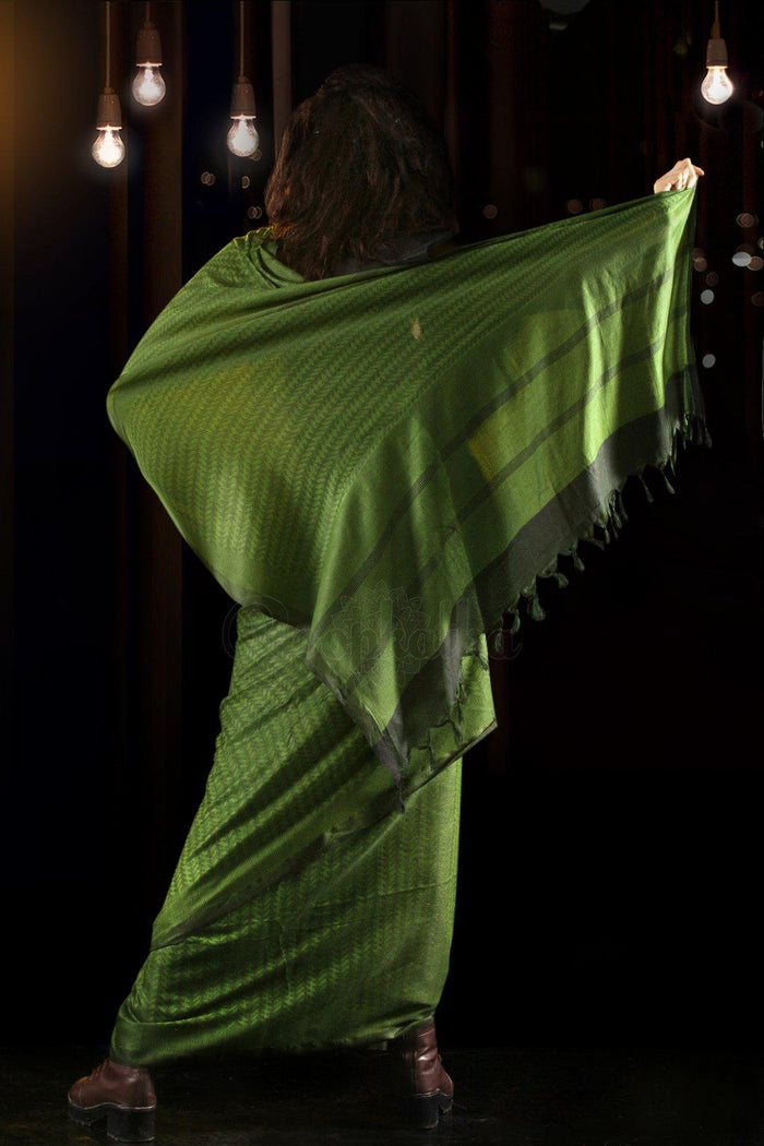 Imposing  Green And Black Colored  Festive Wear Printed  Pure Linen Saree