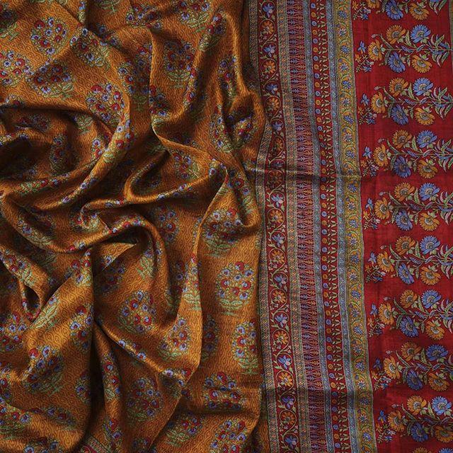Lovely Mustard And Pink Colored Pure Linen Printed  Saree