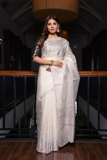 Opulent Women's White Colour Pure Linen Saree With Blouse Piece