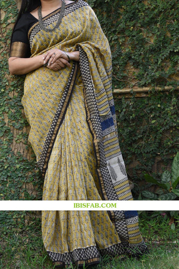 Prominent Green Colored Festive Wear Printed Pure Linen Saree